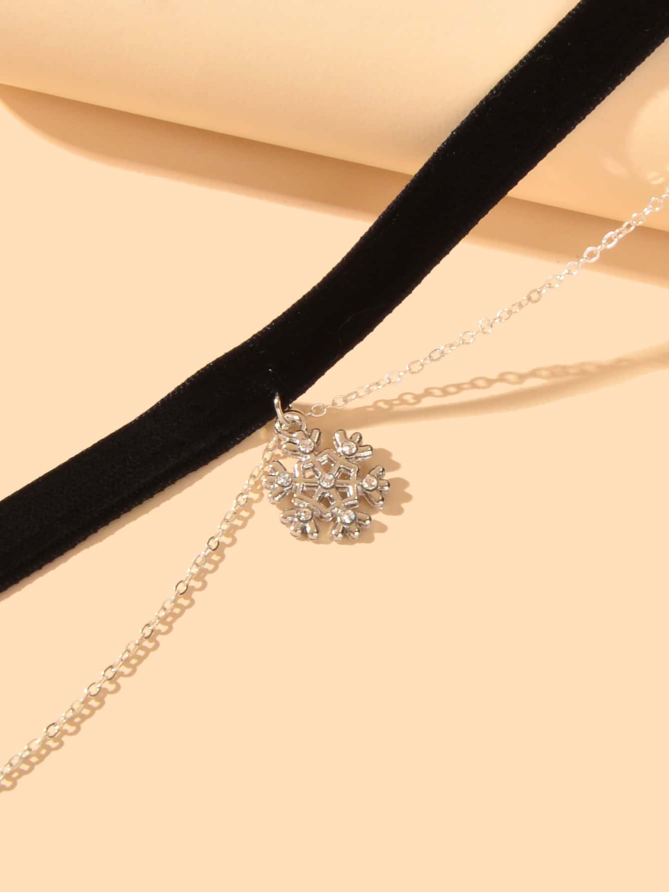 Snowflake Pendant Black Velvet Double-Layer Short Necklace